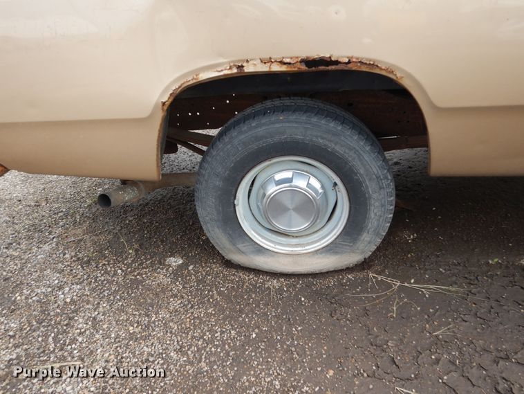 image for item EC9002 1991 Dodge D150 pickup truck