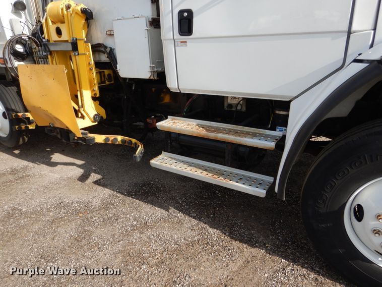 image for item EC9003 2004 Freightliner FL80 refuse truck