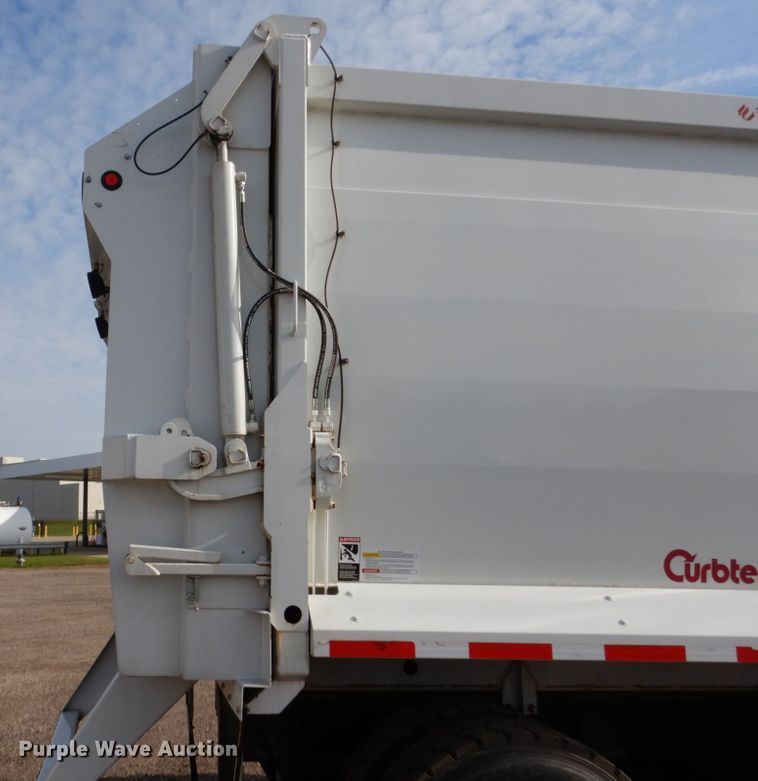 image for item EC9003 2004 Freightliner FL80 refuse truck