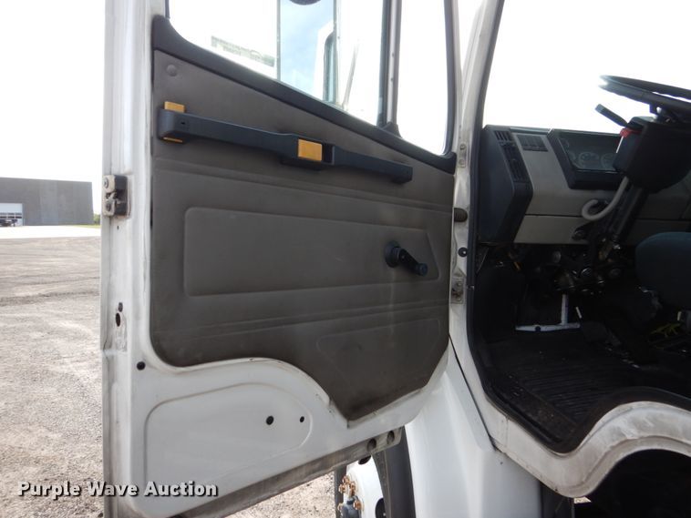 image for item EC9003 2004 Freightliner FL80 refuse truck