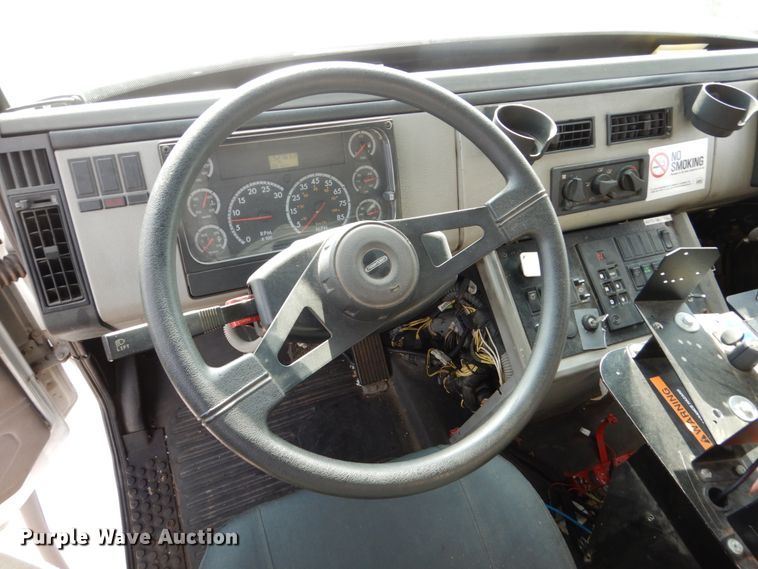 image for item EC9003 2004 Freightliner FL80 refuse truck