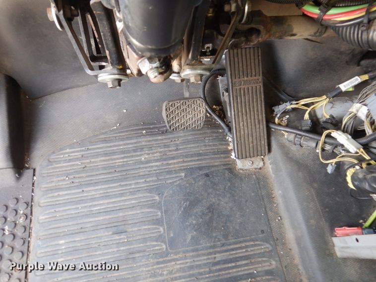 image for item EC9003 2004 Freightliner FL80 refuse truck