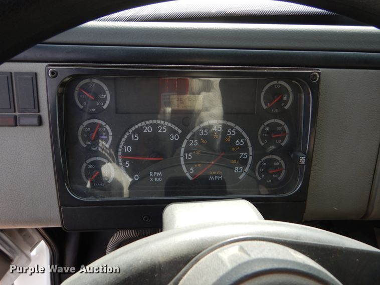 image for item EC9003 2004 Freightliner FL80 refuse truck