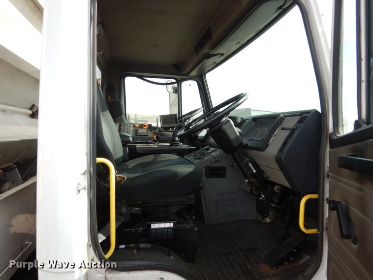 image for item EC9003 2004 Freightliner FL80 refuse truck