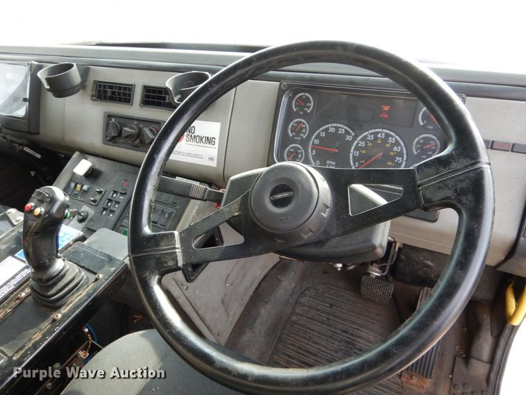 image for item EC9003 2004 Freightliner FL80 refuse truck