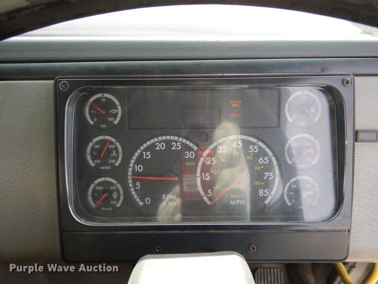 image for item EC9003 2004 Freightliner FL80 refuse truck