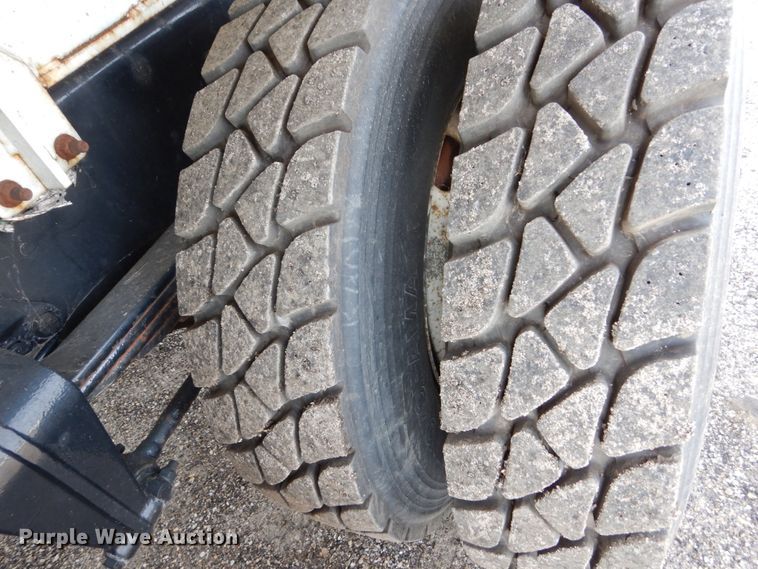 image for item EC9003 2004 Freightliner FL80 refuse truck