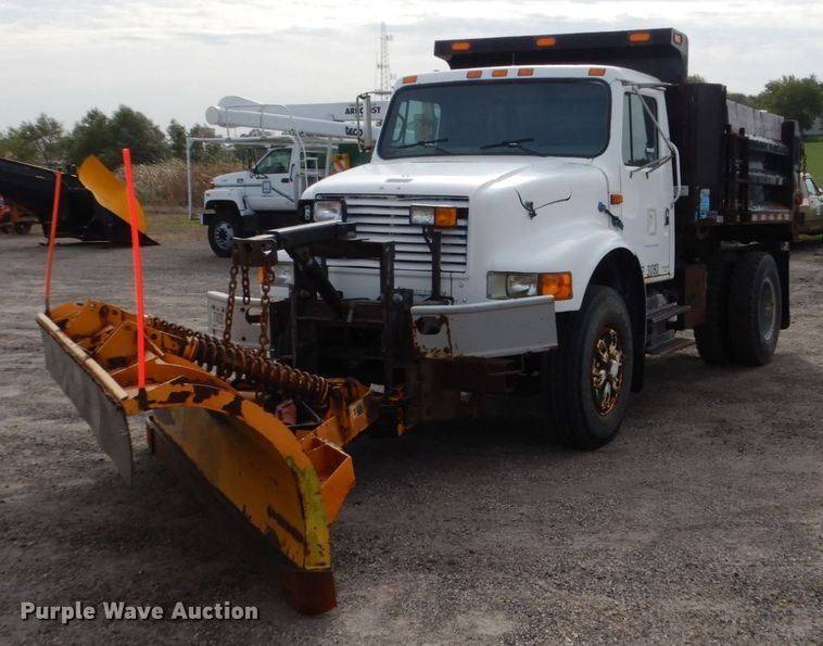 image for item EC9004 1992 International 4900 dump truck