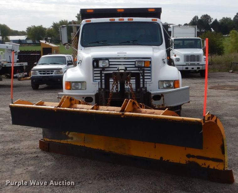 image for item EC9004 1992 International 4900 dump truck