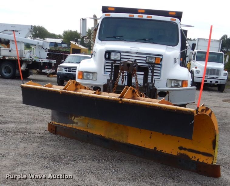 image for item EC9004 1992 International 4900 dump truck