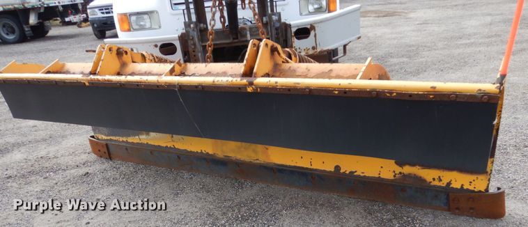 image for item EC9004 1992 International 4900 dump truck