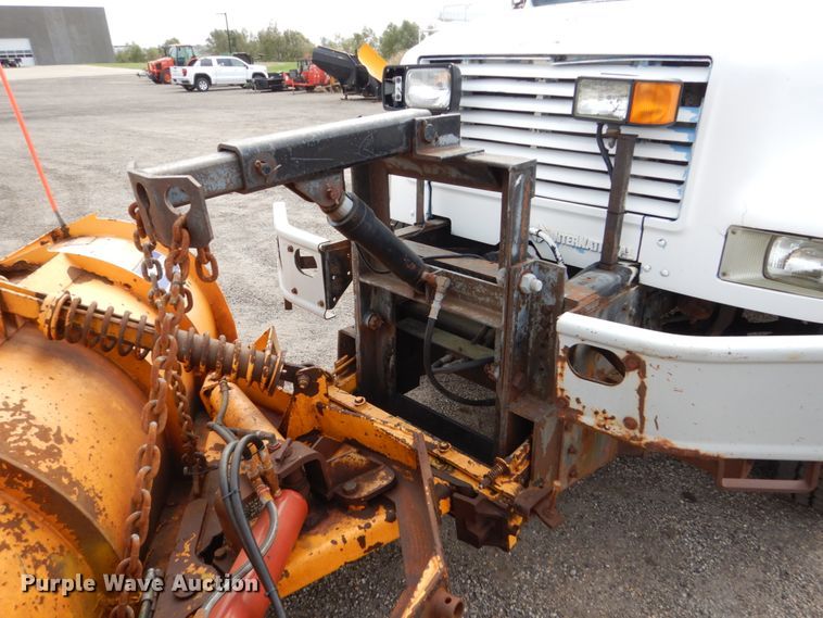 image for item EC9004 1992 International 4900 dump truck