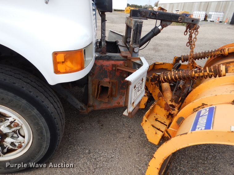 image for item EC9004 1992 International 4900 dump truck