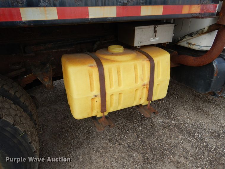 image for item EC9004 1992 International 4900 dump truck