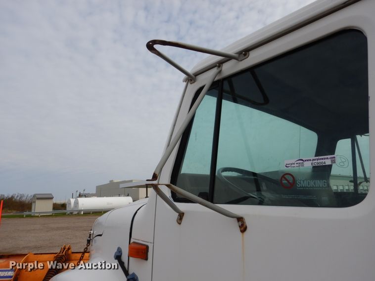 image for item EC9004 1992 International 4900 dump truck