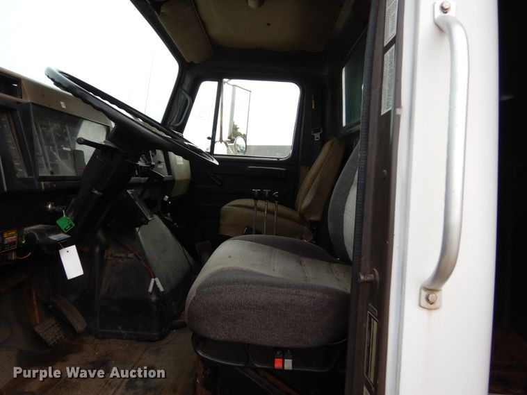 image for item EC9004 1992 International 4900 dump truck