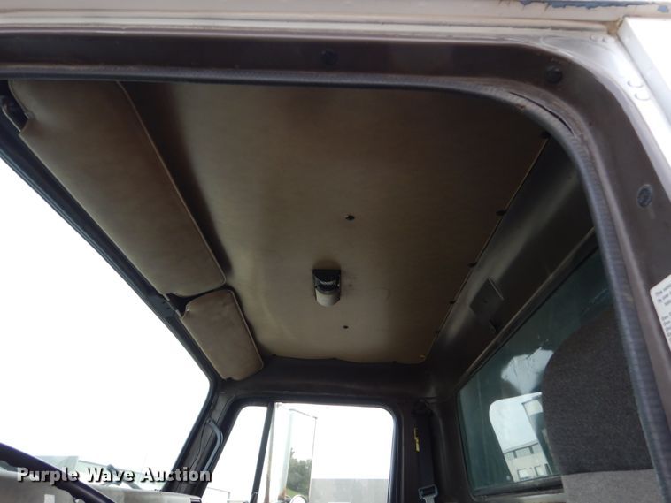 image for item EC9004 1992 International 4900 dump truck