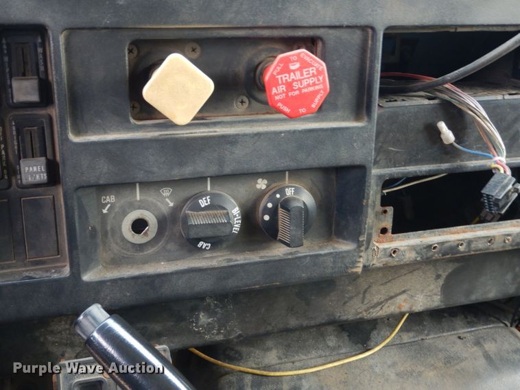 image for item EC9004 1992 International 4900 dump truck