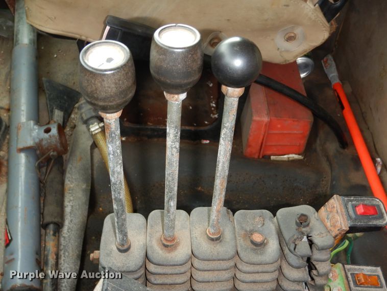 image for item EC9004 1992 International 4900 dump truck