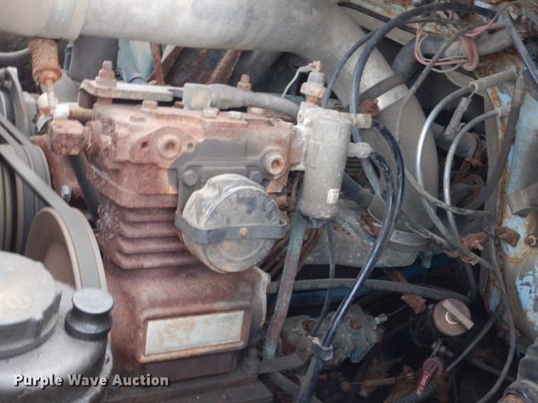 image for item EC9004 1992 International 4900 dump truck