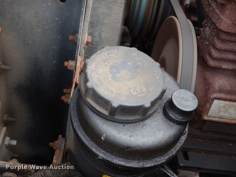 image for item EC9004 1992 International 4900 dump truck