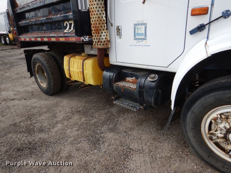 image for item EC9004 1992 International 4900 dump truck