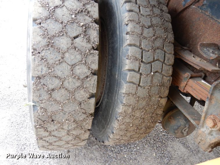 image for item EC9004 1992 International 4900 dump truck