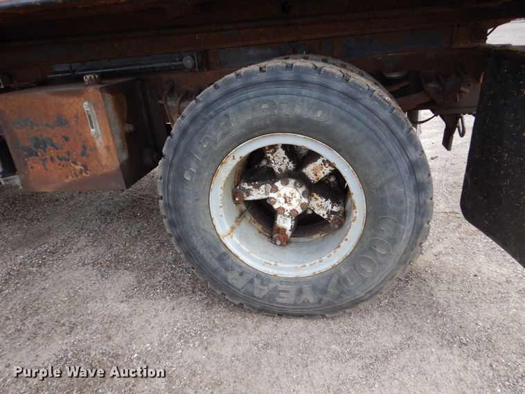 image for item EC9004 1992 International 4900 dump truck