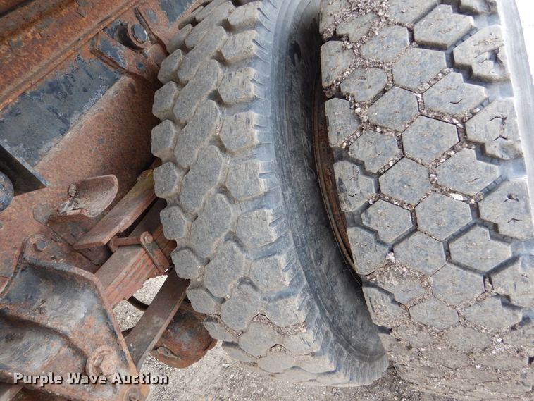 image for item EC9004 1992 International 4900 dump truck