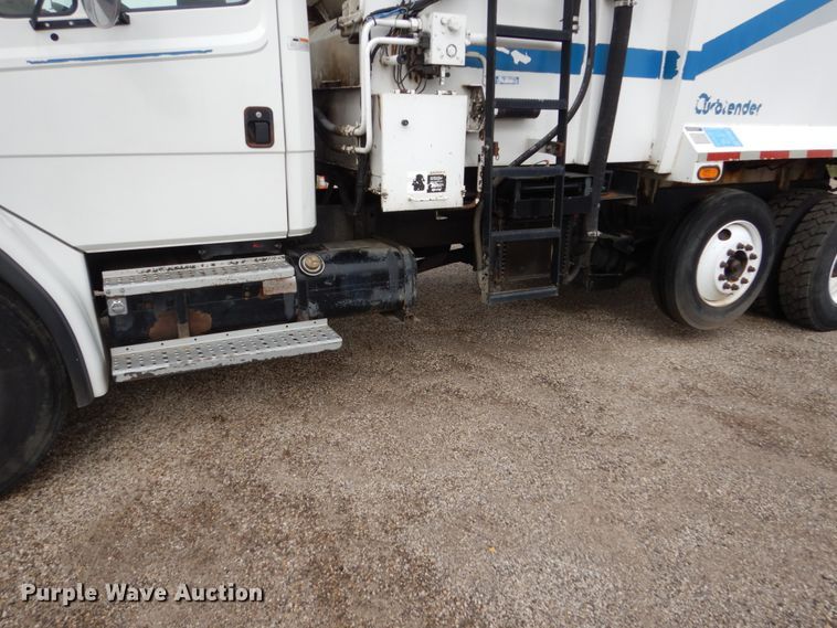 image for item EC9005 2001 Freightliner FL80 refuse truck