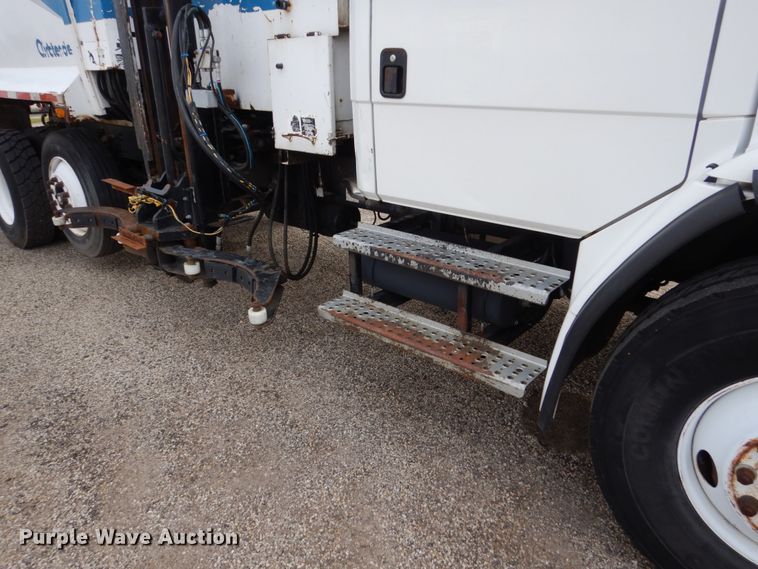 image for item EC9005 2001 Freightliner FL80 refuse truck
