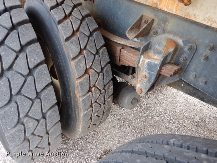 image for item EC9005 2001 Freightliner FL80 refuse truck