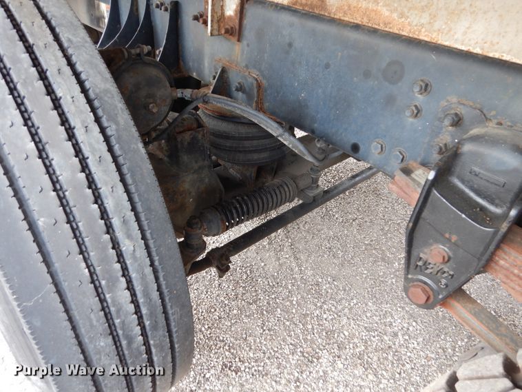 image for item EC9005 2001 Freightliner FL80 refuse truck