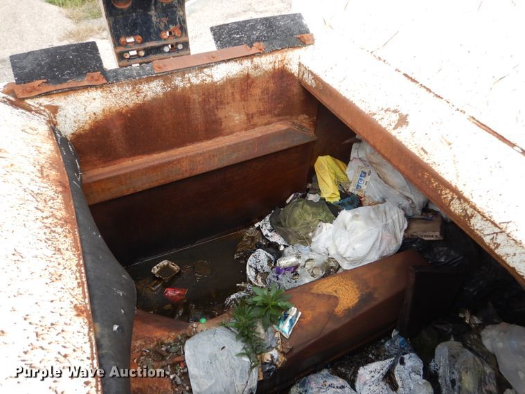 image for item EC9005 2001 Freightliner FL80 refuse truck