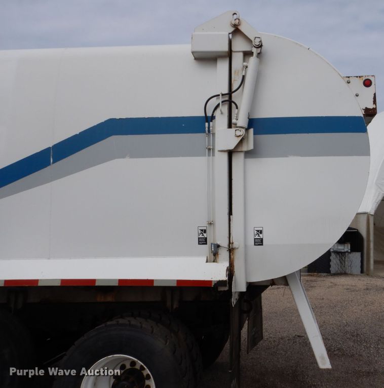 image for item EC9005 2001 Freightliner FL80 refuse truck