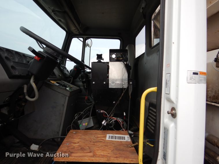 image for item EC9005 2001 Freightliner FL80 refuse truck