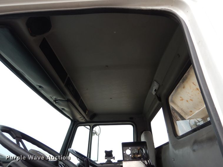 image for item EC9005 2001 Freightliner FL80 refuse truck