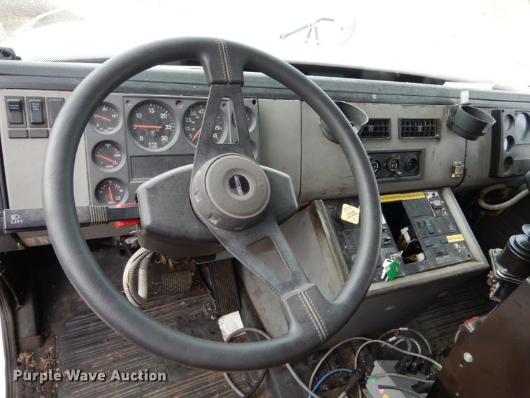 image for item EC9005 2001 Freightliner FL80 refuse truck