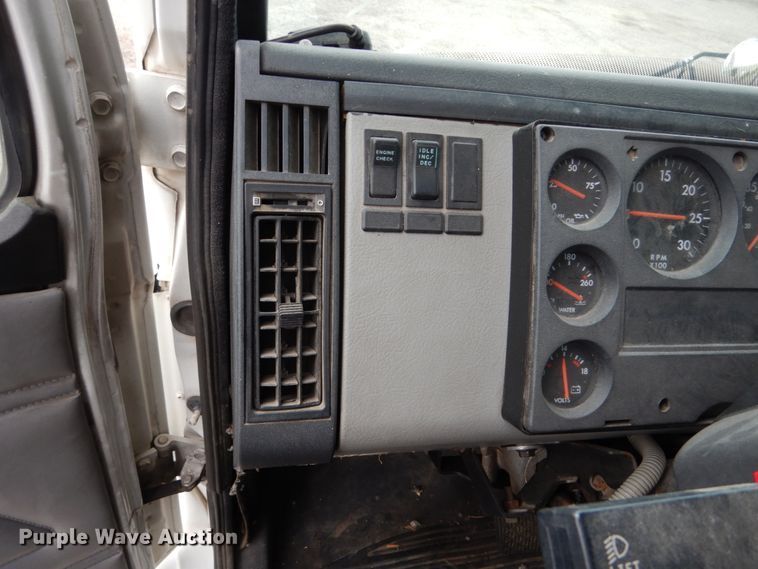 image for item EC9005 2001 Freightliner FL80 refuse truck