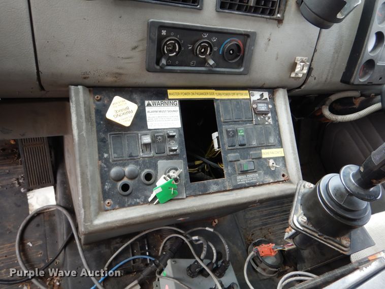 image for item EC9005 2001 Freightliner FL80 refuse truck