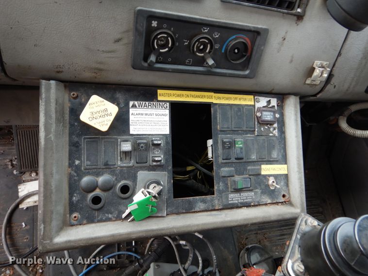 image for item EC9005 2001 Freightliner FL80 refuse truck