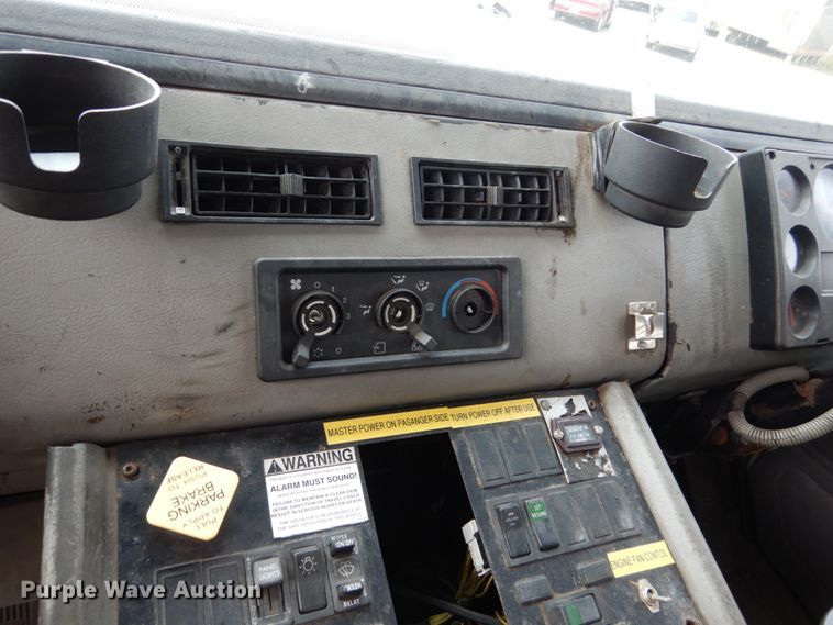 image for item EC9005 2001 Freightliner FL80 refuse truck