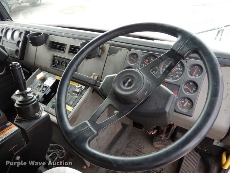 image for item EC9005 2001 Freightliner FL80 refuse truck