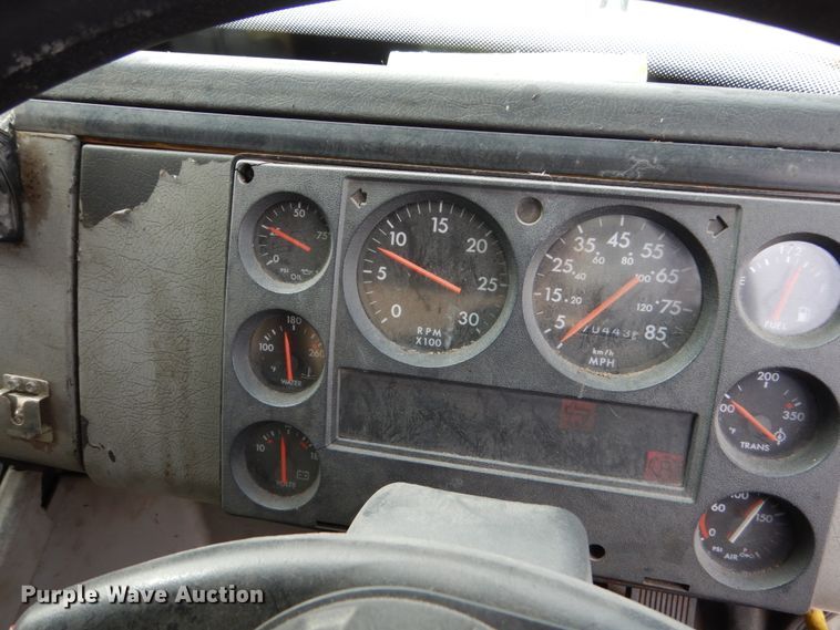 image for item EC9005 2001 Freightliner FL80 refuse truck