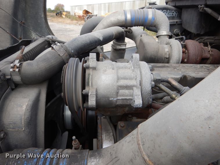 image for item EC9005 2001 Freightliner FL80 refuse truck