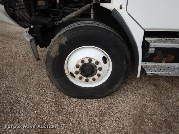 image for item EC9005 2001 Freightliner FL80 refuse truck