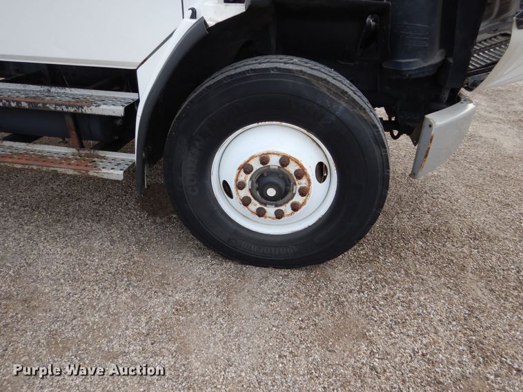 image for item EC9005 2001 Freightliner FL80 refuse truck