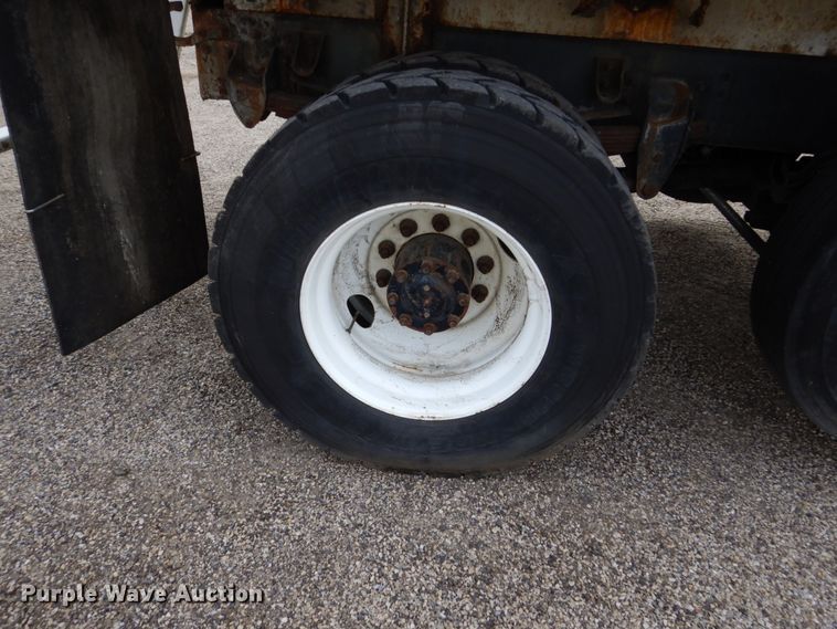 image for item EC9005 2001 Freightliner FL80 refuse truck