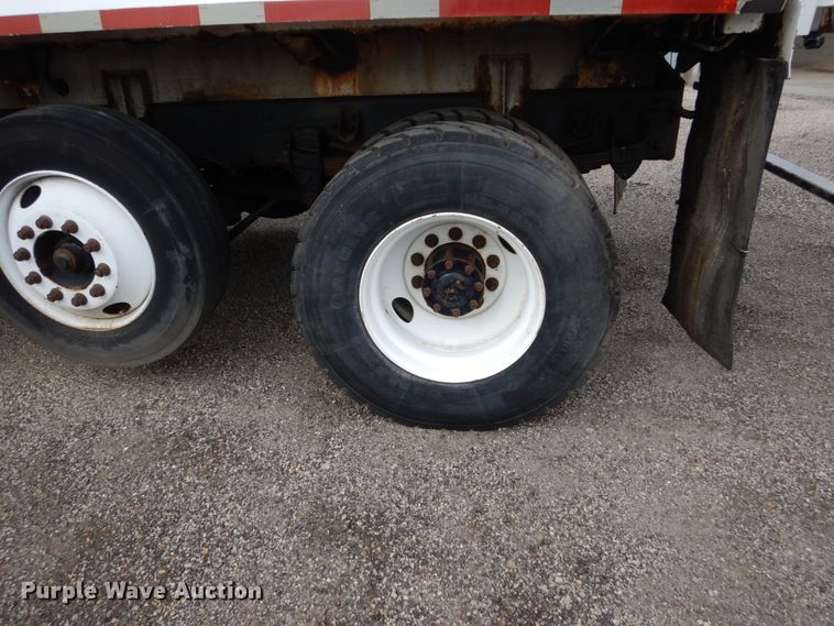 image for item EC9005 2001 Freightliner FL80 refuse truck