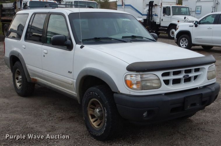 image for item EC9007 2000 Ford Explorer SUV